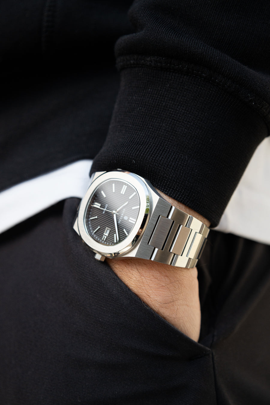 CLASSIC BLACK